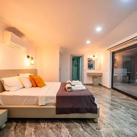 For 10 People With Sea View In Kalkan Center Willa *